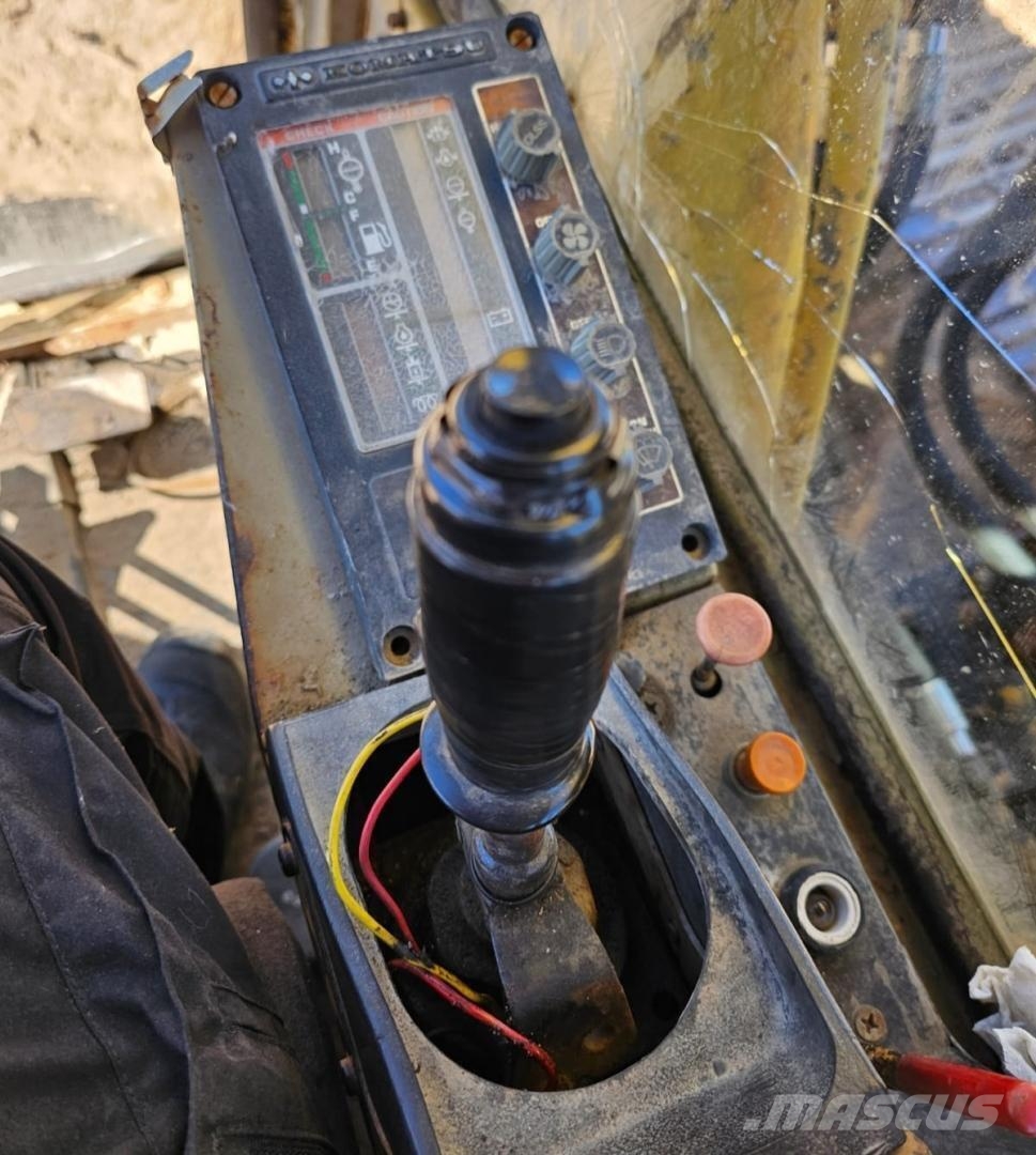 Komatsu PC210LC-3 حفارات زحافة