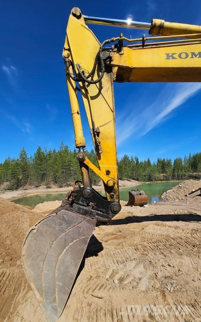 Komatsu PC210LC-3 حفارات زحافة
