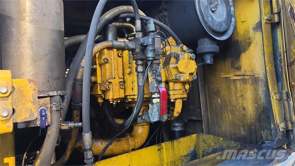Komatsu PC240LC-3, Kallistuva luiskakauha Telakaivukoneet