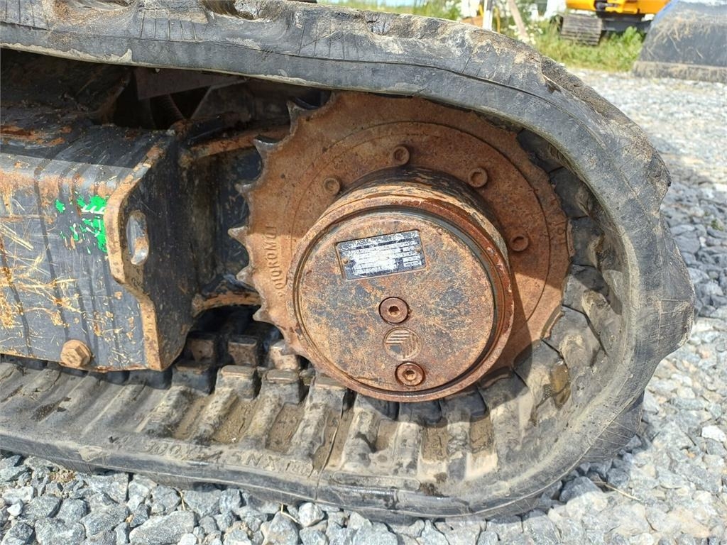 Komatsu PC27R-8 kallistuvalla liittimellä Εκσκαφάκι (διαβολάκι) < 7t