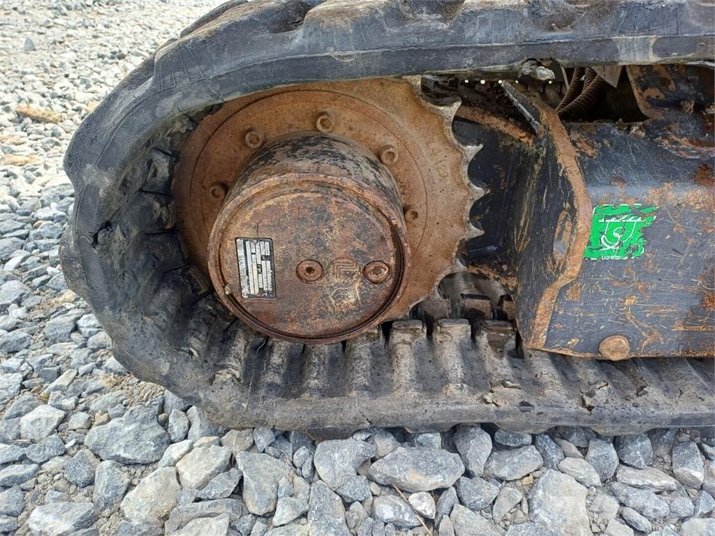 Komatsu PC27R-8 kallistuvalla liittimellä Εκσκαφάκι (διαβολάκι) < 7t