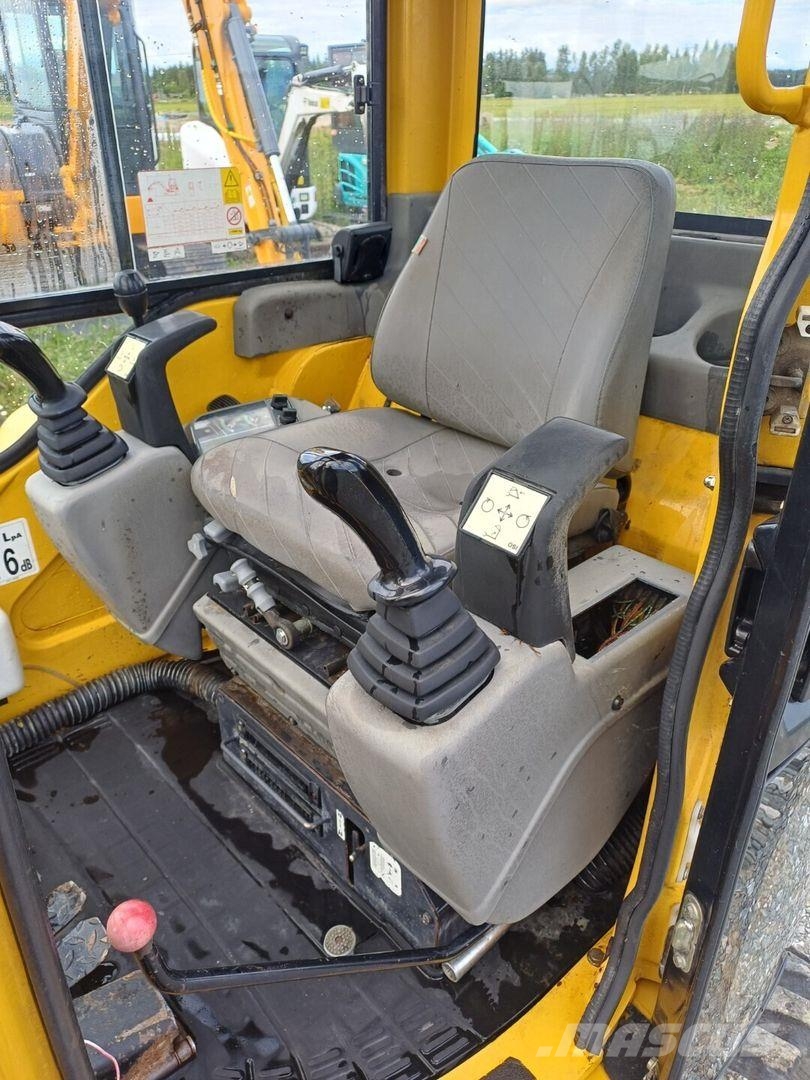 Komatsu PC27R-8 kallistuvalla liittimellä Εκσκαφάκι (διαβολάκι) < 7t