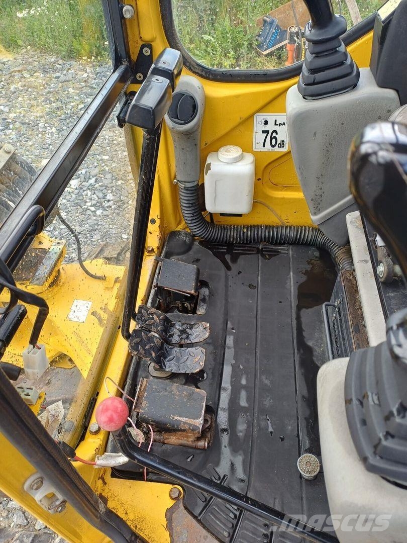 Komatsu PC27R-8 kallistuvalla liittimellä Εκσκαφάκι (διαβολάκι) < 7t