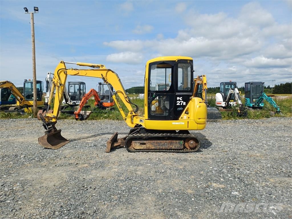 Komatsu PC27R-8 kallistuvalla liittimellä Εκσκαφάκι (διαβολάκι) < 7t