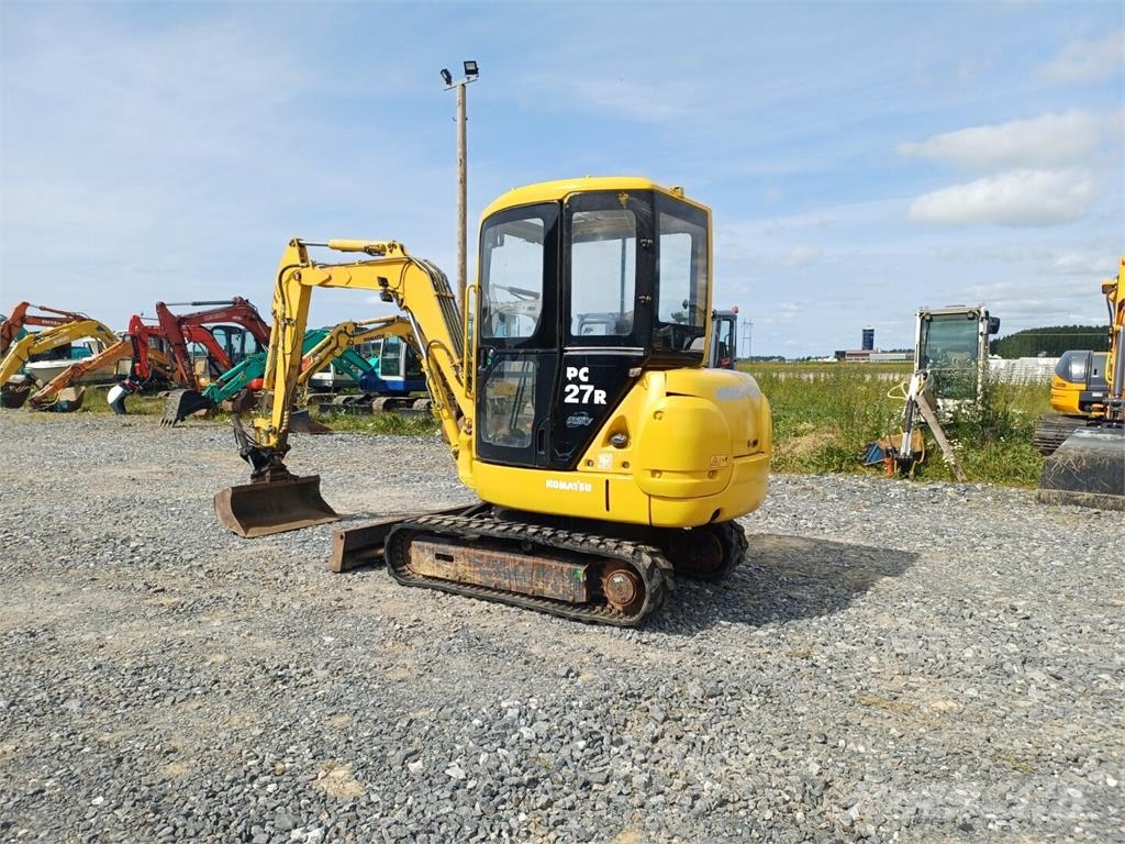 Komatsu PC27R-8 kallistuvalla liittimellä Εκσκαφάκι (διαβολάκι) < 7t