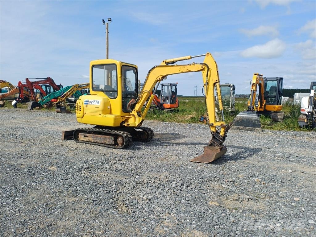 Komatsu PC27R-8 kallistuvalla liittimellä Εκσκαφάκι (διαβολάκι) < 7t