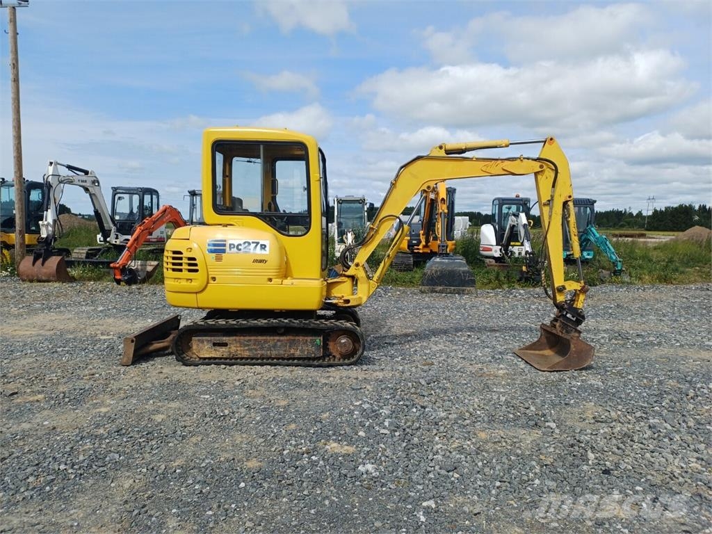 Komatsu PC27R-8 kallistuvalla liittimellä Εκσκαφάκι (διαβολάκι) < 7t