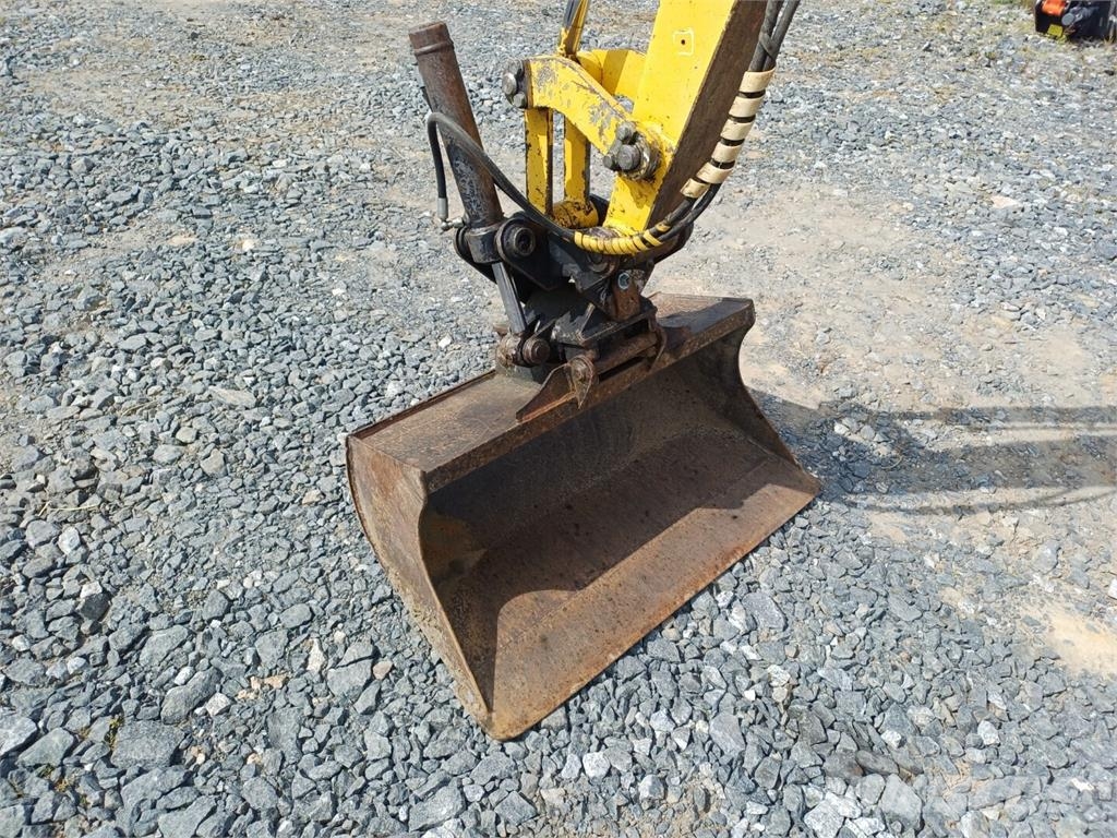 Komatsu PC27R-8 kallistuvalla liittimellä Εκσκαφάκι (διαβολάκι) < 7t