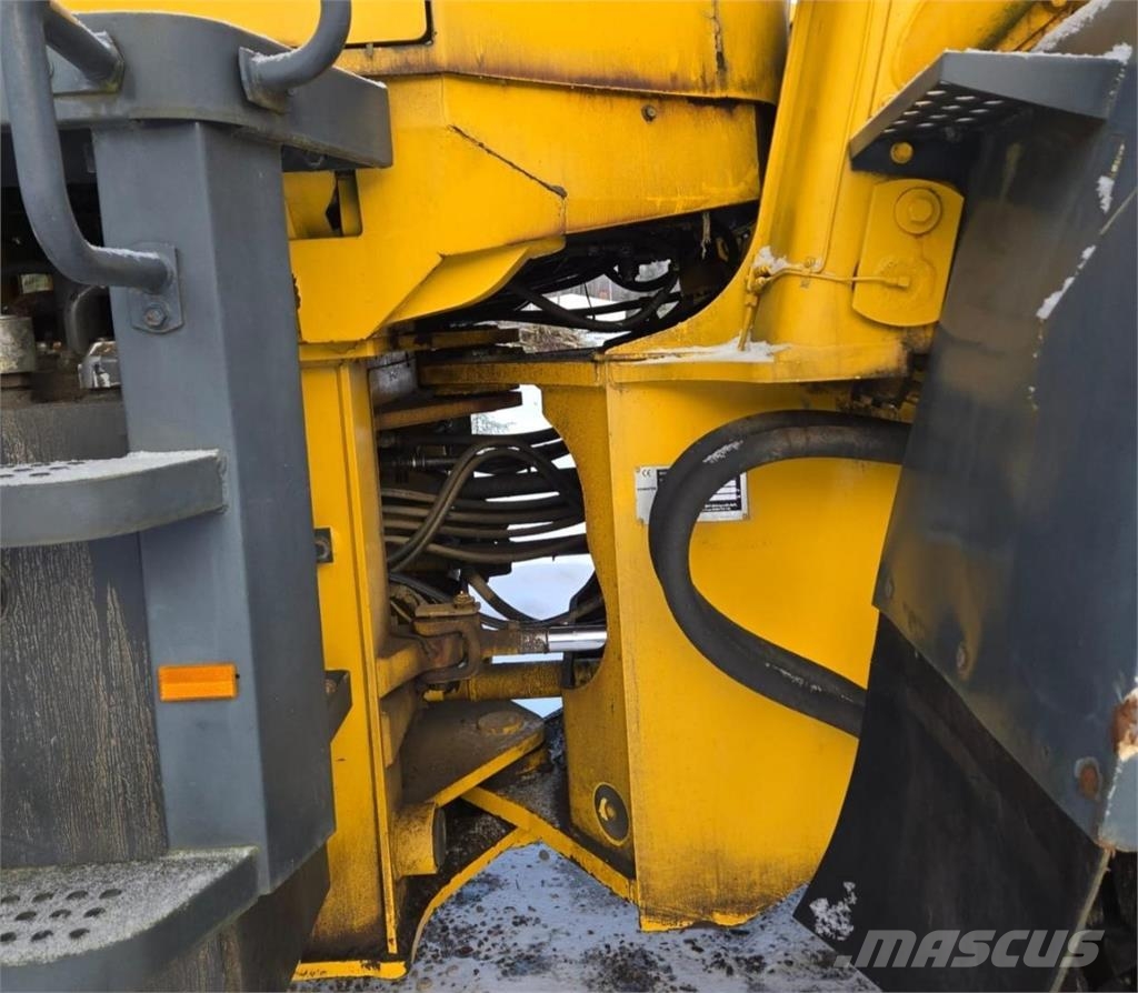 Komatsu WA320, kauha, rasvari Wheel loaders