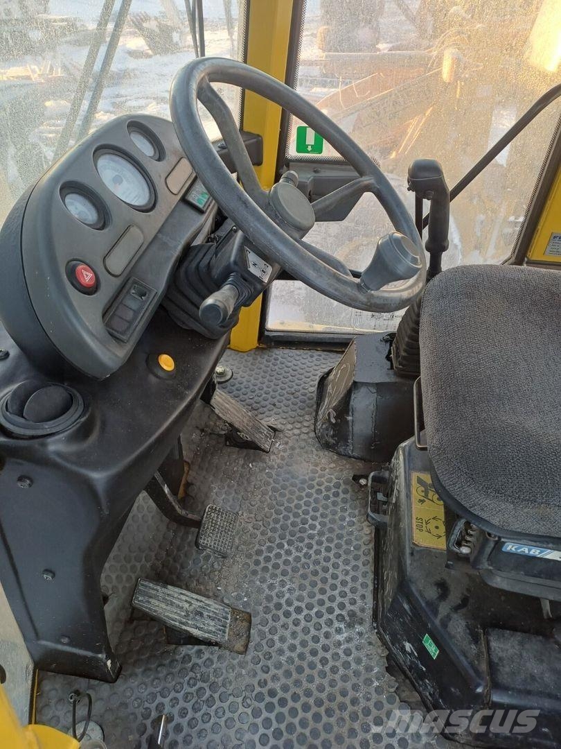 Komatsu WB70A Pyöräkuormaaja Kolesni nakladalci