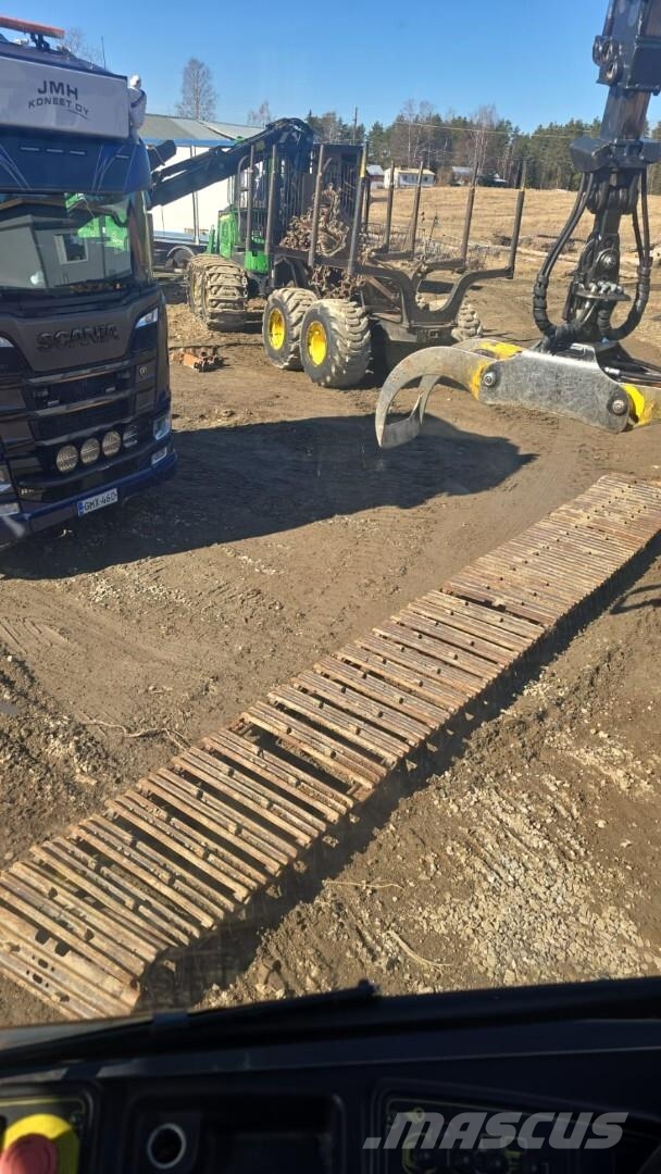 KOPA Pitkäteli. Cadenas / Orugas