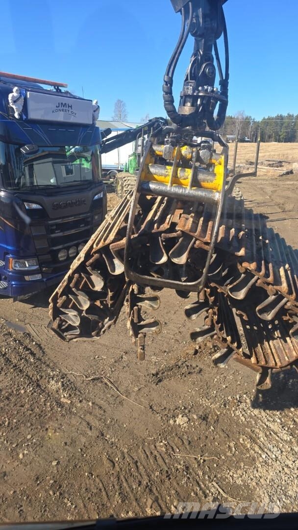 KOPA Pitkäteli. Cadenas / Orugas