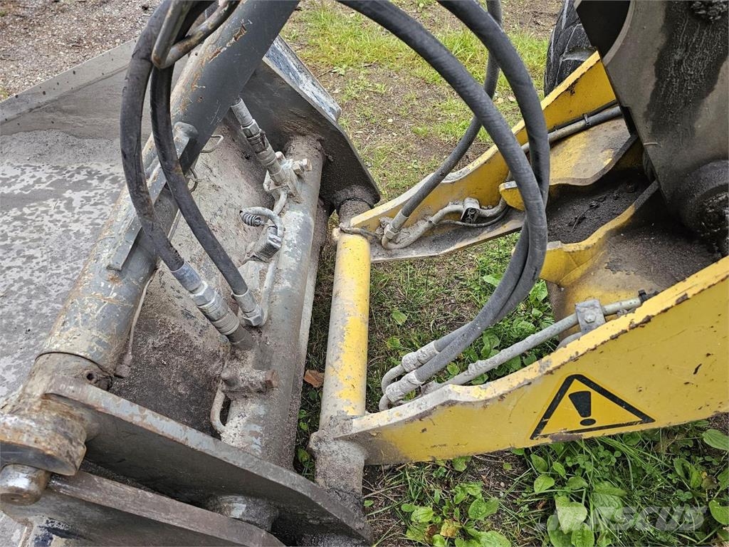 Kramer ALLRAD 750, tasauskauha, trukkipiikit Rataslaadurid