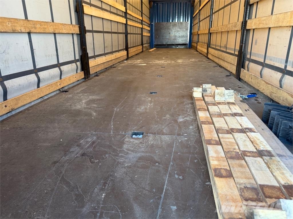 Krone 15tn kaula , tolppataskut Tents puspiekabes