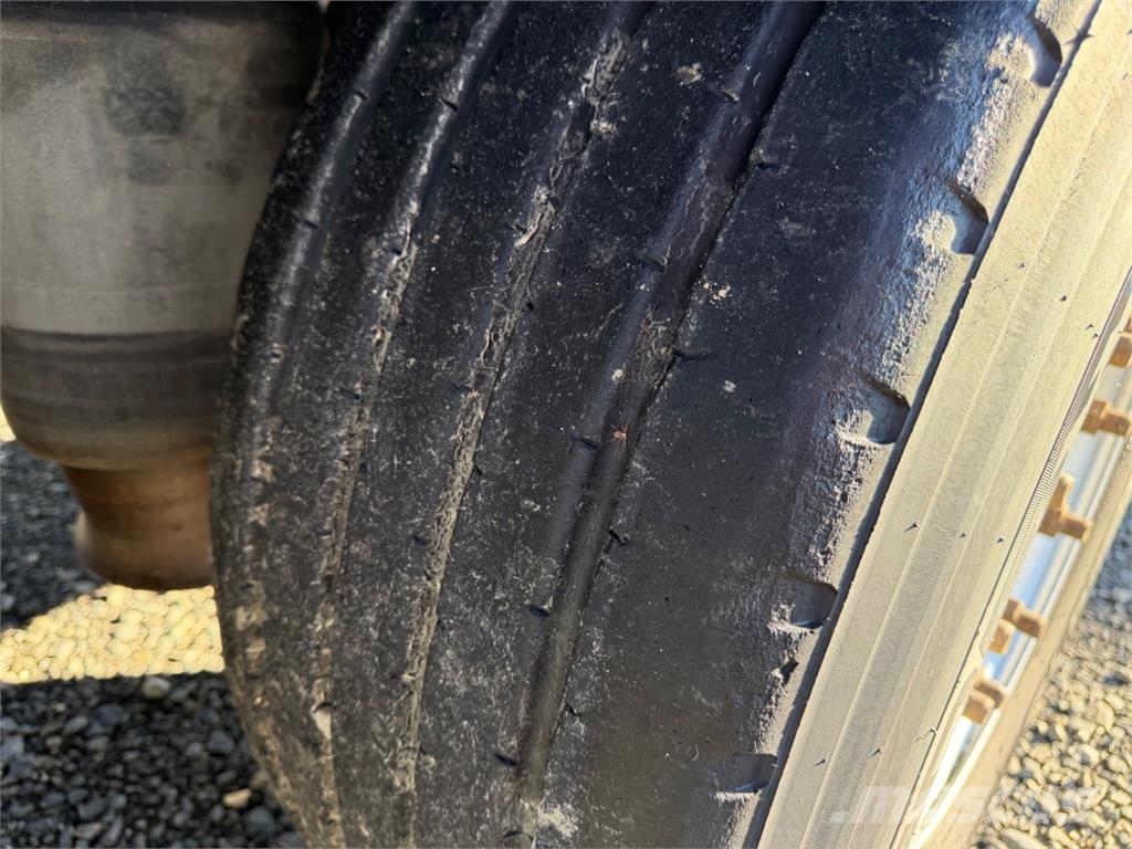 Krone 15tn kaula , tolppataskut Tents puspiekabes
