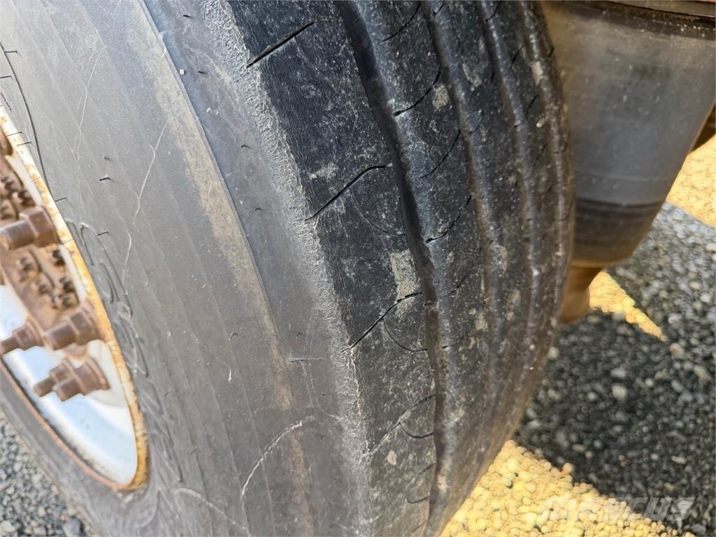 Krone 15tn kaula , tolppataskut Tents puspiekabes