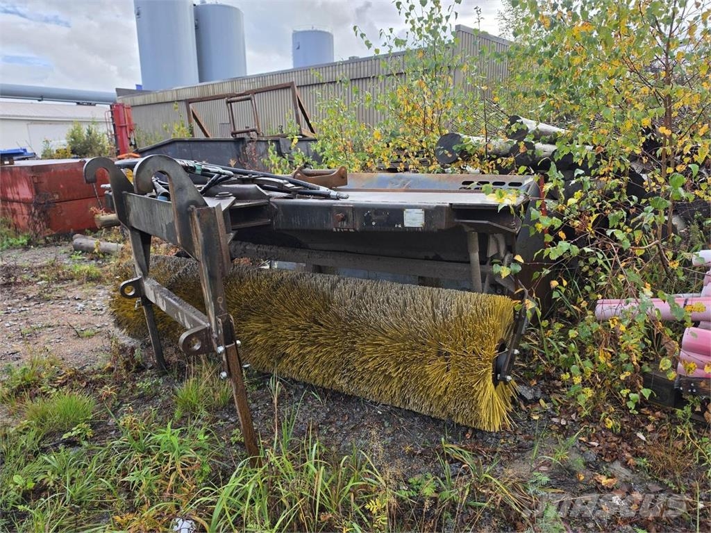 Lännen 2500H Avoharja Zamiatarki - Zgarniarki - Odśnieżarki
