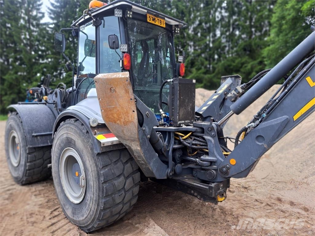 Lännen 8800 Εκσκαφείς Φορτωτές τύπου JCB