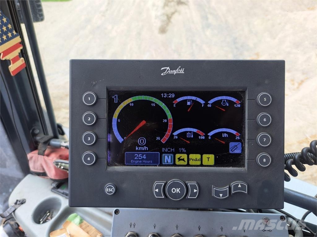 Lännen 8800 Εκσκαφείς Φορτωτές τύπου JCB