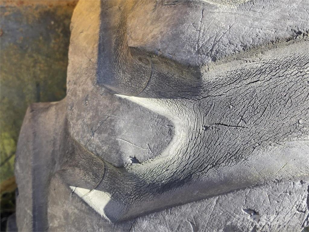 Lännen C-4, 2 kauhaa Grävlastare