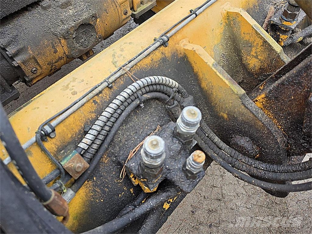 Liebherr 522, Rasvari, Kauha, Trukkipiikit Φορτωτές με λάστιχα (Τροχοφόροι)