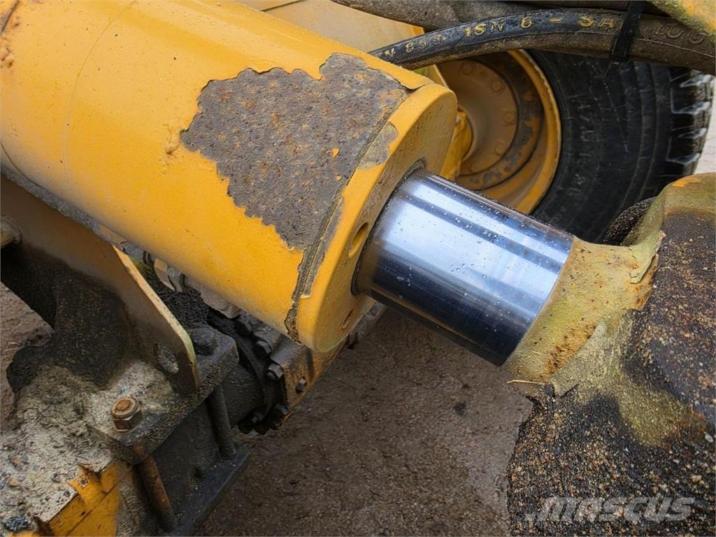 Liebherr 522, Rasvari, Kauha, Trukkipiikit Φορτωτές με λάστιχα (Τροχοφόροι)