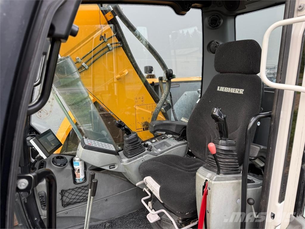 Liebherr R920 Compact + Marttiini Excavadoras sobre orugas