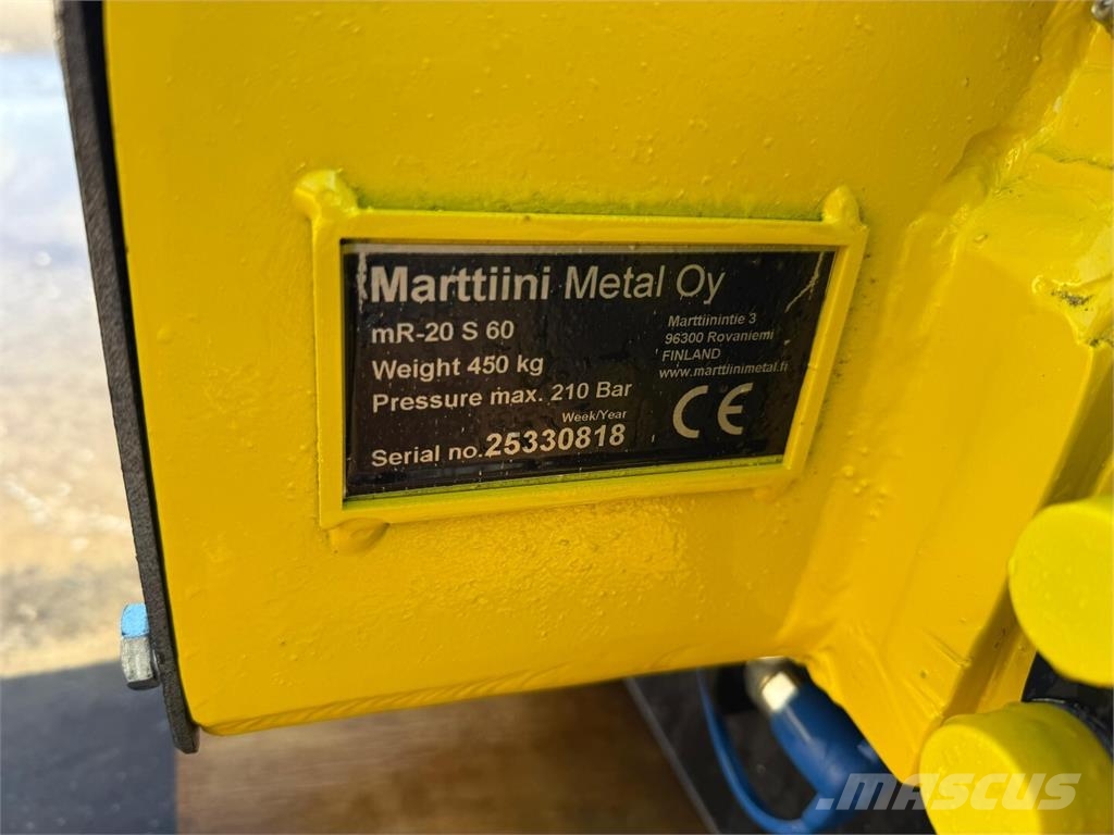 Liebherr R920 Compact + Marttiini Excavadoras sobre orugas
