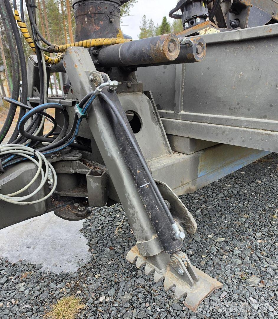 Loglift Perävaunu kuormaimella Forestal - Otros