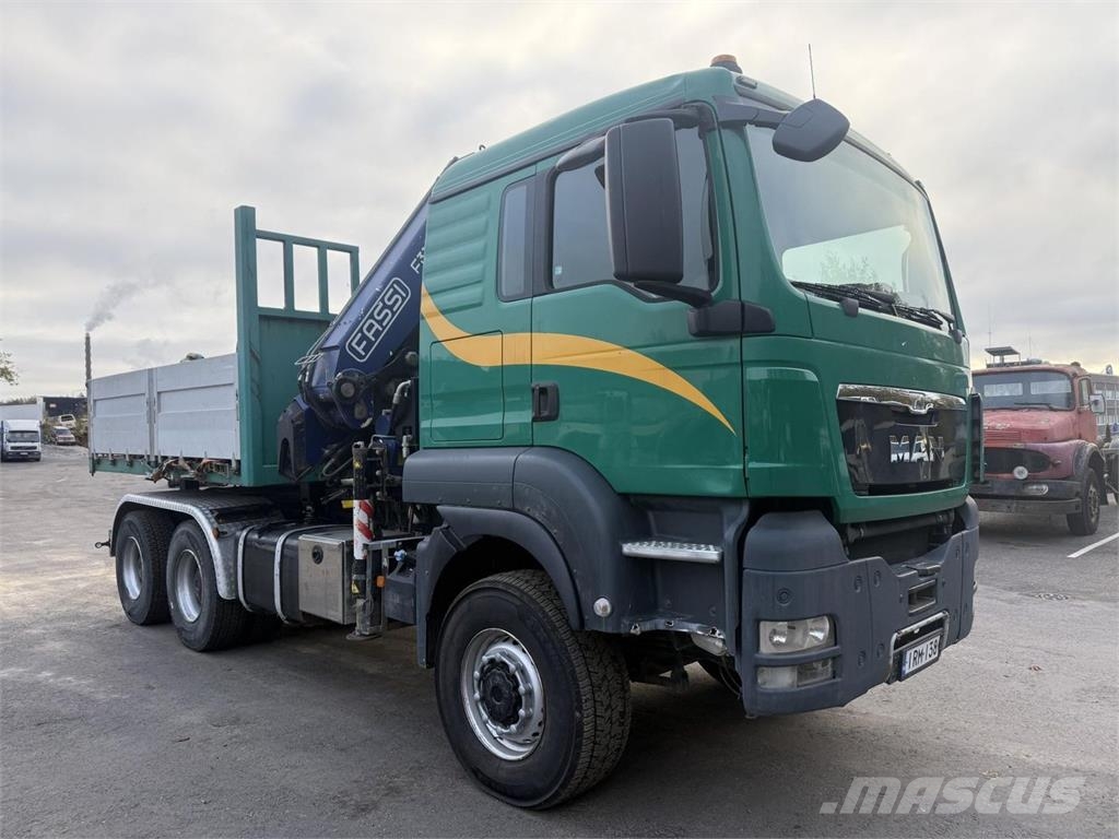 MAN TGS 33.480 6x6 veturi / nosturilla / perävaun Kamioni sa kranom