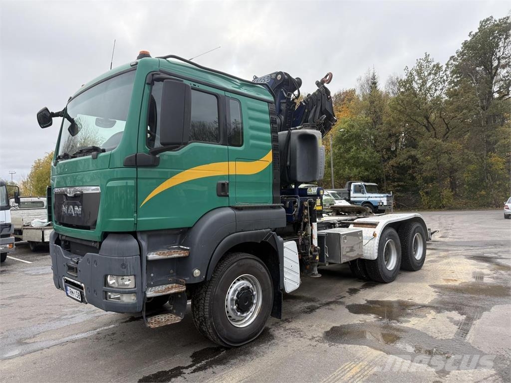 MAN TGS 33.480 6x6 veturi / nosturilla / perävaun Kamioni sa kranom