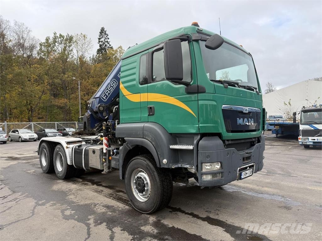 MAN TGS 33.480 6x6 veturi / nosturilla / perävaun Kamioni sa kranom