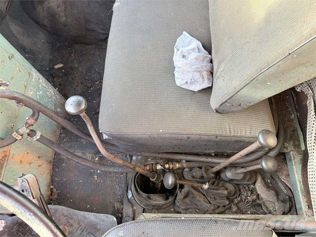 Mercedes-Benz 1923 4x4 + 2 Camiones chasis