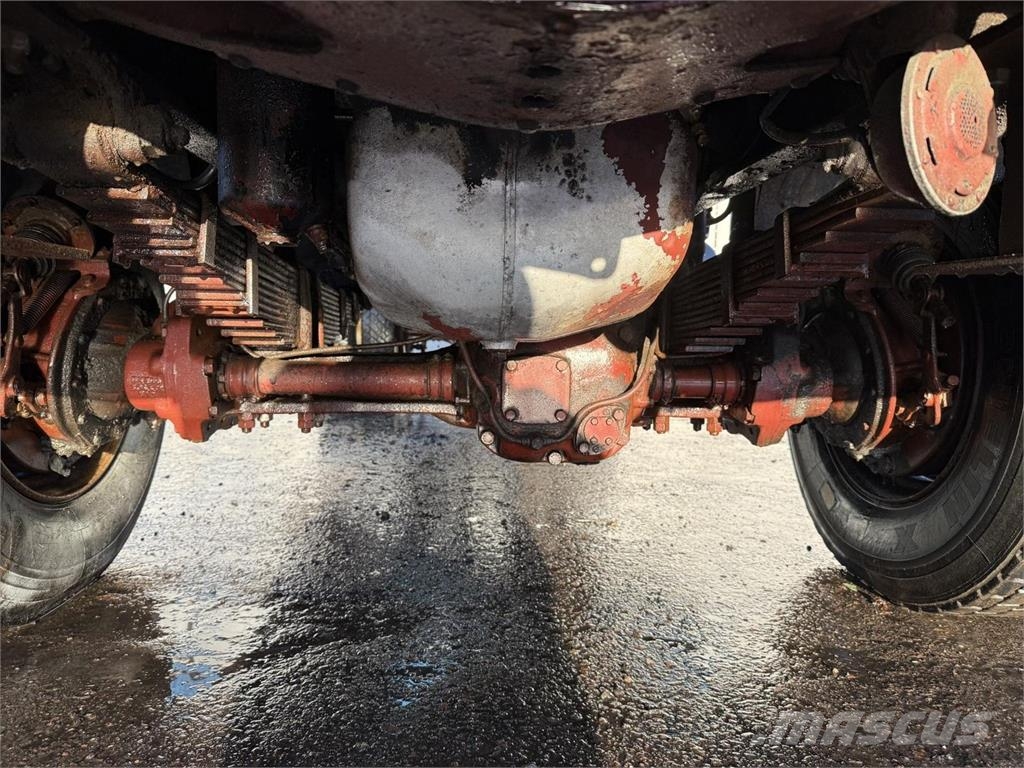 Mercedes-Benz 1923 4x4 + 2 Camiones chasis