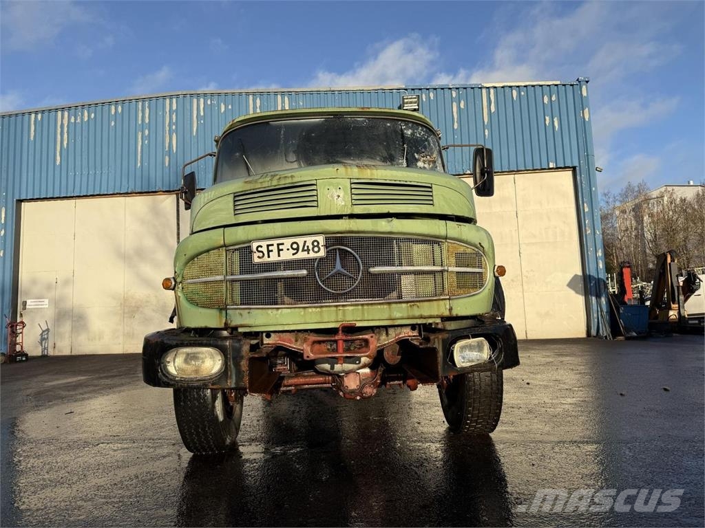 Mercedes-Benz 1923 4x4 + 2 Camiones chasis
