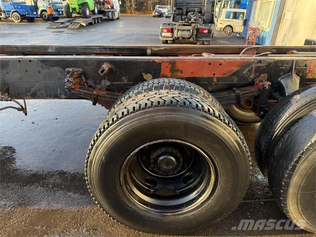 Mercedes-Benz 1923 4x4 + 2 Camiones chasis