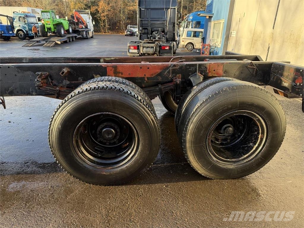 Mercedes-Benz 1923 4x4 + 2 Camiones chasis