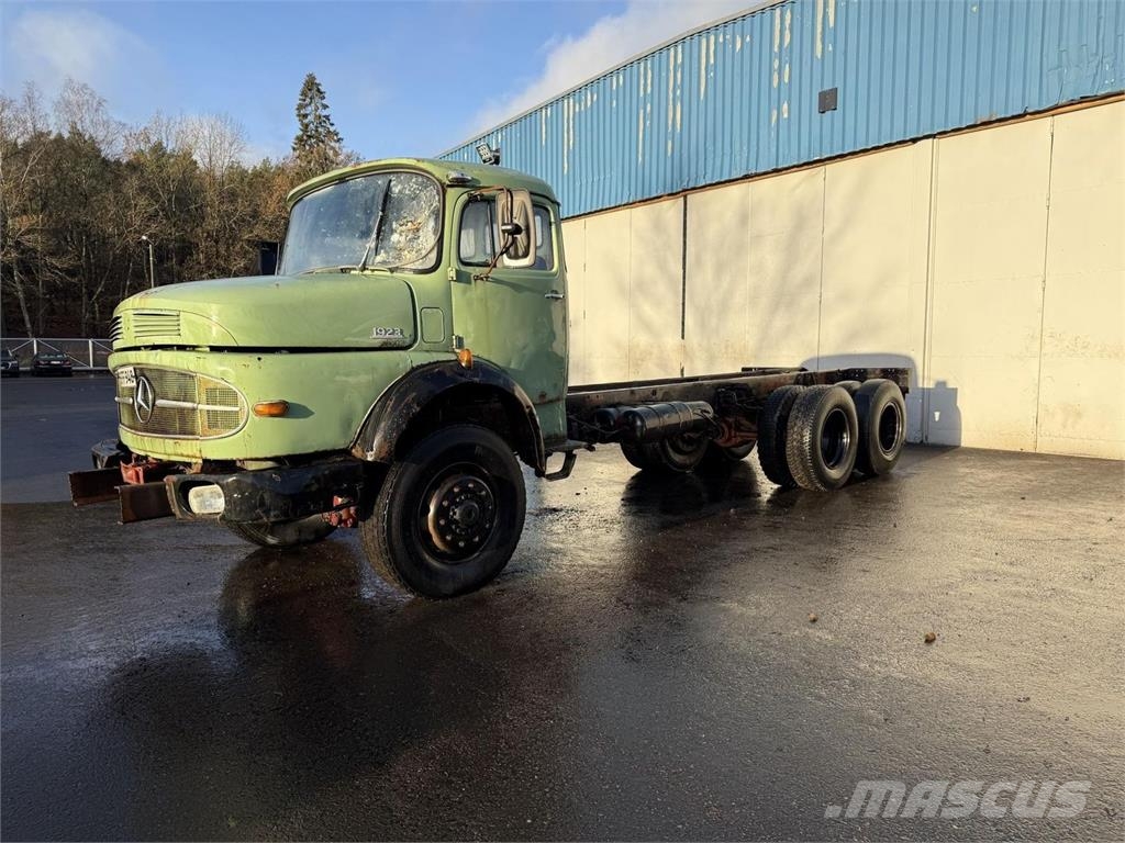 Mercedes-Benz 1923 4x4 + 2 Camiones chasis