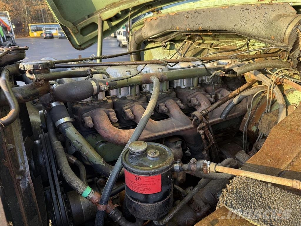 Mercedes-Benz 1923 4x4 + 2 Camiones chasis