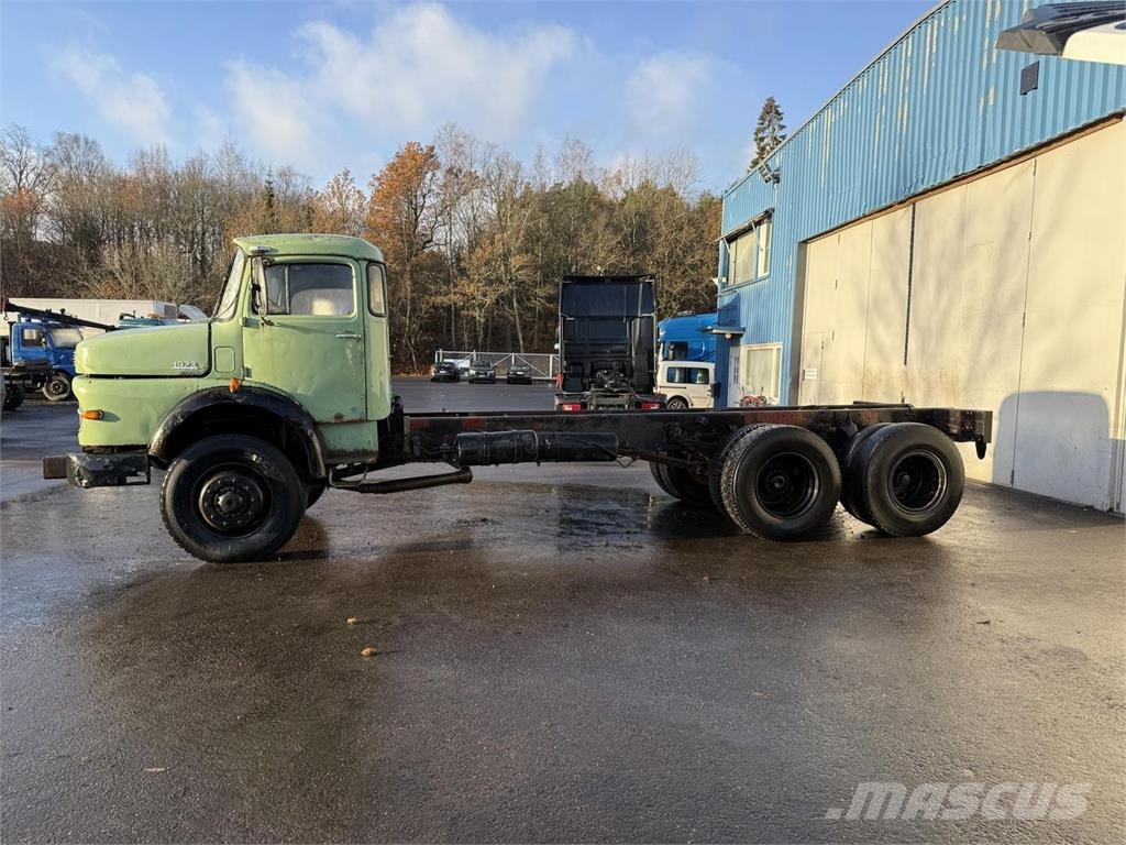 Mercedes-Benz 1923 4x4 + 2 Camiones chasis