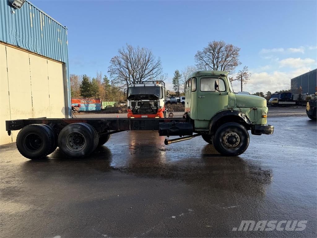 Mercedes-Benz 1923 4x4 + 2 Camiones chasis
