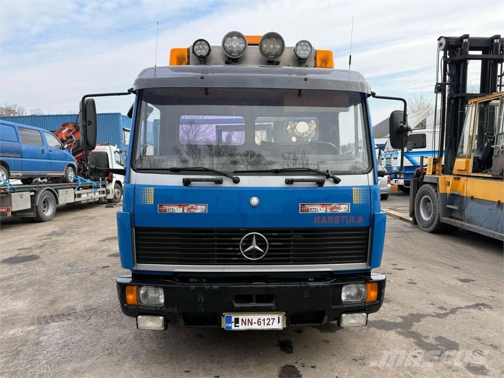 Mercedes-Benz 814 liukulava Camiones portavehículos