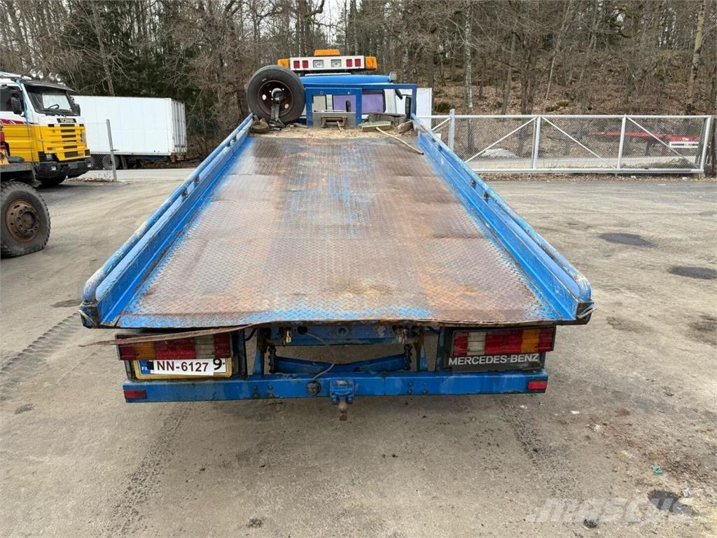 Mercedes-Benz 814 liukulava Camiones portavehículos