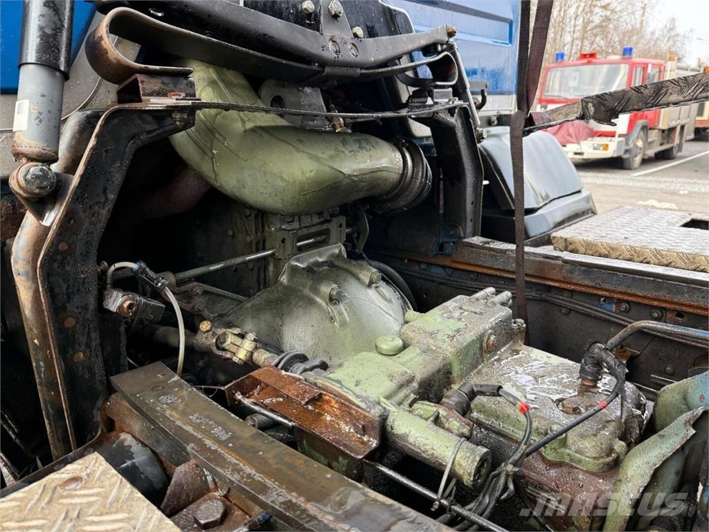Mercedes-Benz 814 liukulava Camiones portavehículos