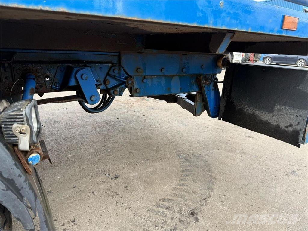 Mercedes-Benz 814 liukulava Camiones portavehículos