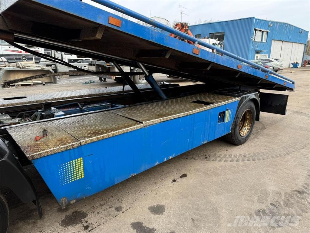Mercedes-Benz 814 liukulava Camiones portavehículos