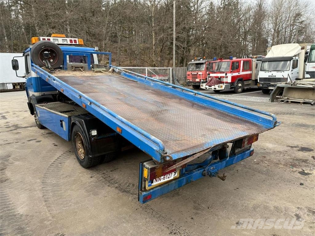 Mercedes-Benz 814 liukulava Camiones portavehículos