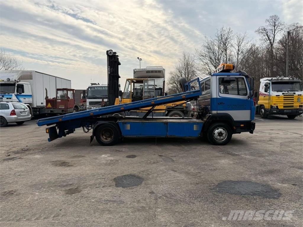 Mercedes-Benz 814 liukulava Camiones portavehículos