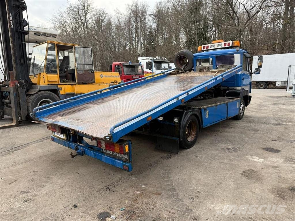 Mercedes-Benz 814 liukulava Camiones portavehículos