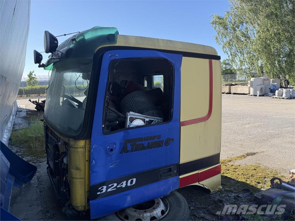 Mercedes-Benz Actros 3240 ohjaamo Plataformas